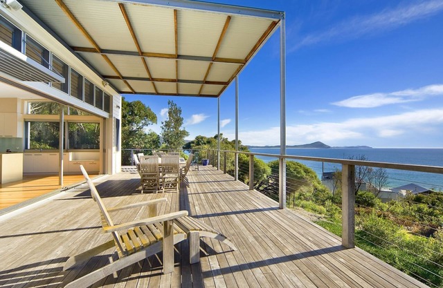 Twin Pines - beach house overlooking Boat Beach at Seal Rocks