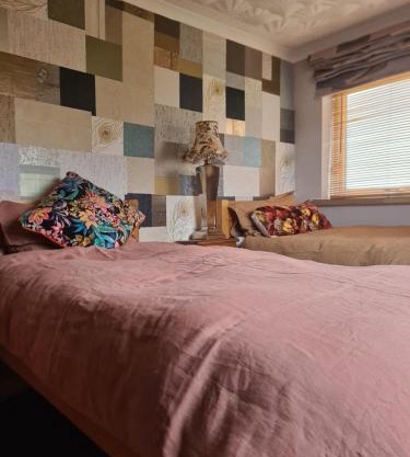 Twin room with garden view in Shirehampton