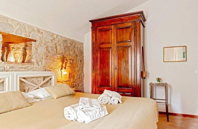 Two Apartments in 16th-Century Farmhouse: Wellness and Nature for Families and Groups