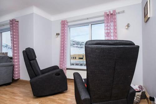 Two bathrooms Free parking Beds for 9 pers Great view