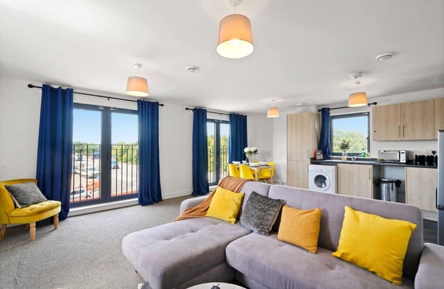 Two Bed Heathrow Apartment