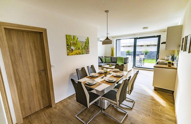 Two Bedroom Apartment Jeruzalem with Terrace