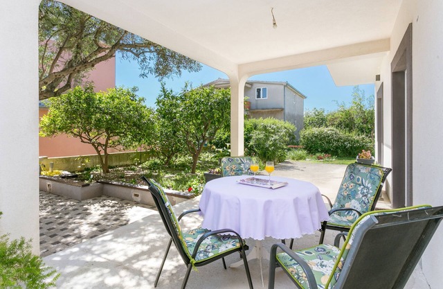 Two bedroom apartment with terrace Kaštel Novi, Kaštela (A-22702-a)