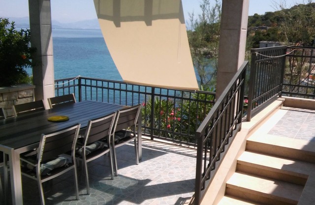Two bedroom apartment near beach Cove Donja Kruščica - Donja Krušica, Šolta (A-11146-a)