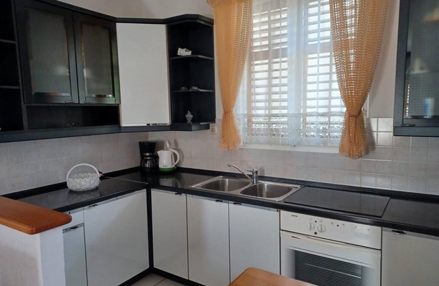Two bedroom apartment near beach Kampor, Rab (A-22228-b)