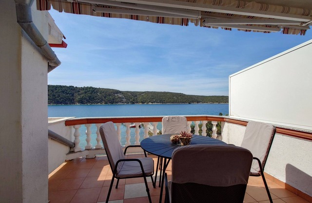 Two bedroom apartment near beach Kampor, Rab (A-15310-b)