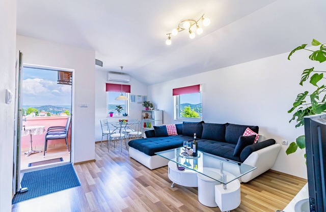 Two bedroom apartment with balcony and sea view Bilice, Krka (A-13545-a)