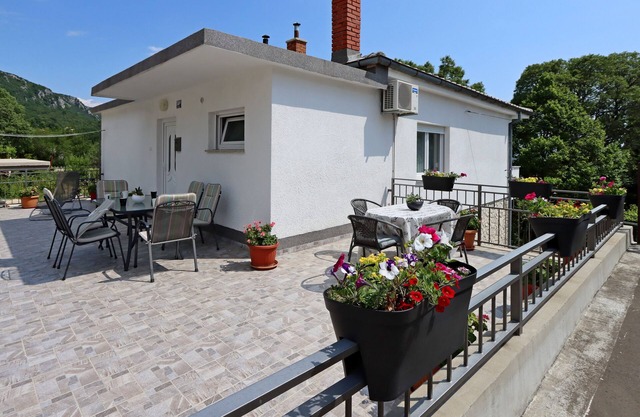 Two bedroom apartment with terrace and sea view Bribir, Novi Vinodolski (A-19862-a)