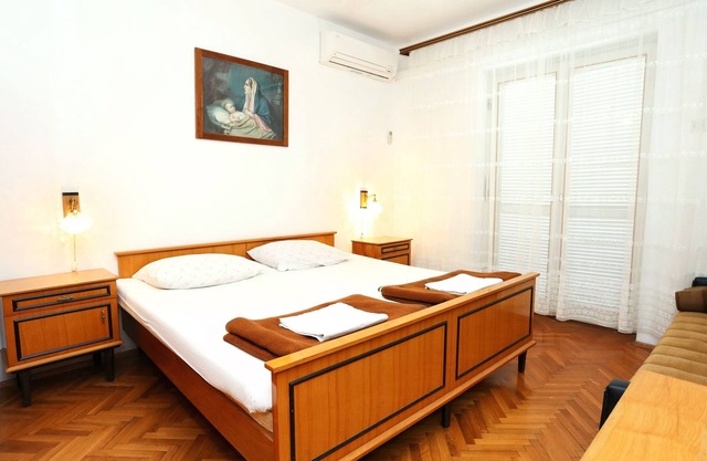 Two bedroom apartment with balcony and sea view Trpanj, Pelješac (A-3157-g)