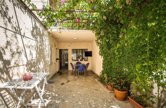 Two bedroom apartment with terrace Trpanj, Pelješac (A-11545-b)