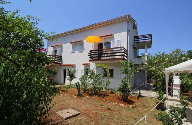 Two bedroom apartment with balcony Šilo, Krk (A-18763-b)