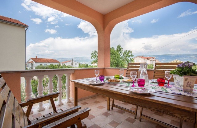 Two bedroom apartment with terrace and sea view Šilo, Krk (A-19256-a)