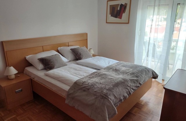 Two bedroom apartment with balcony Palit, Rab (A-22743-a)