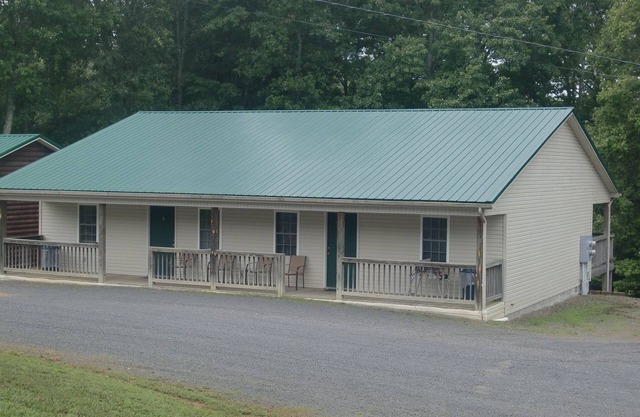 Two-Bedroom Cabin @ LakePointe Resort - no cleaning fees!