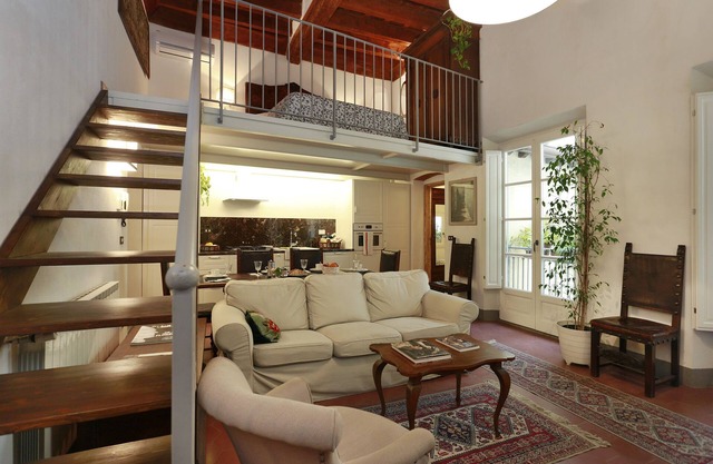 TWO BEDROOM LOFT NEAR PONTE VECCHIO/OLD BRIDGE WITH FREE BREAKFAST ITEMS OFFERED