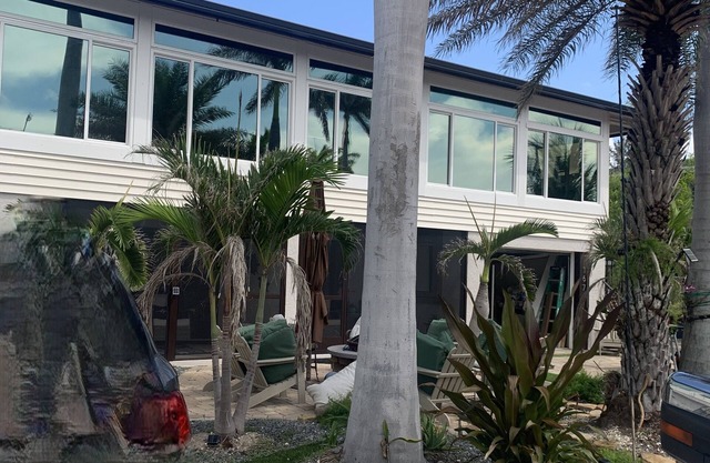 Two bedroom One bathroom, Pool, Hot Tub, Social Fire Pit Walk to Beach!