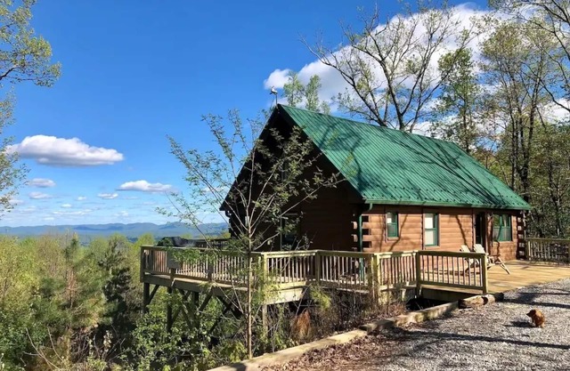 Two Bucks Cabin at Buck Mountain, NC - Two views!