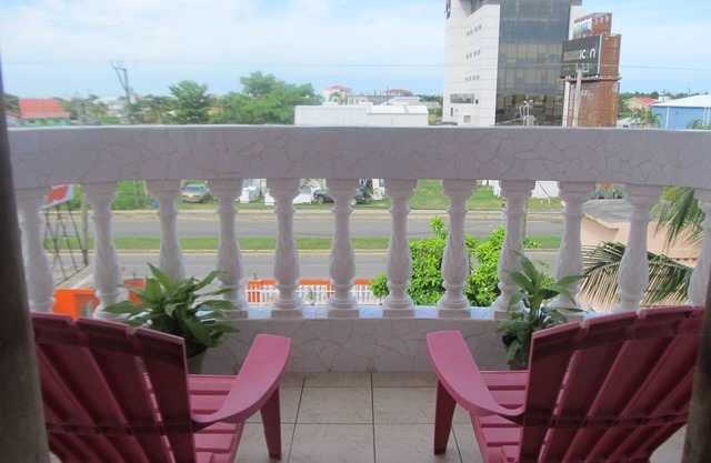 TWO DOBLEBEDS ROOM AT EASY INN BELIZE CITY