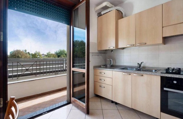 Two - room cloverleaf condominium