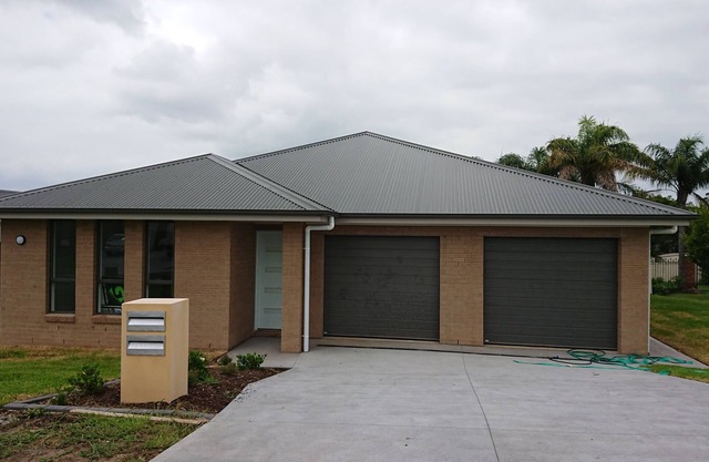 Two rooms in a stylish new house near the Hunter Valley