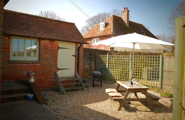 Twyne is a cosy cottage in the heart of rural Kent. Converted stables.