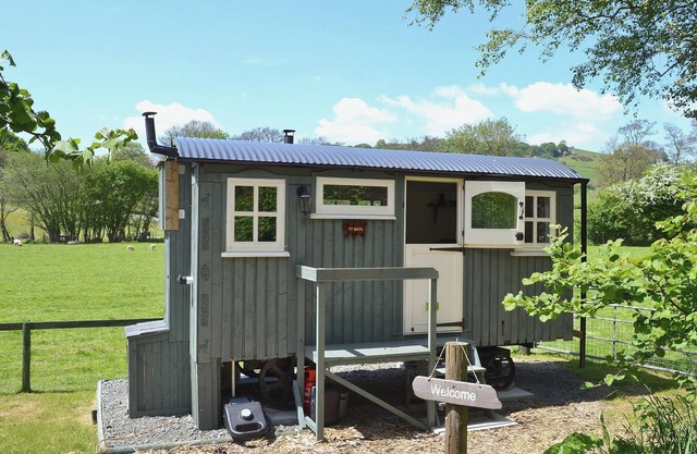 Ty Bach Shepherds Hut