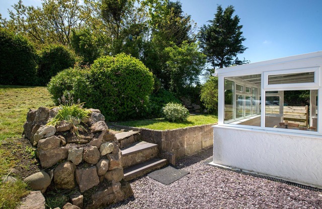 Ty Capel Bach - Traditional Cottage