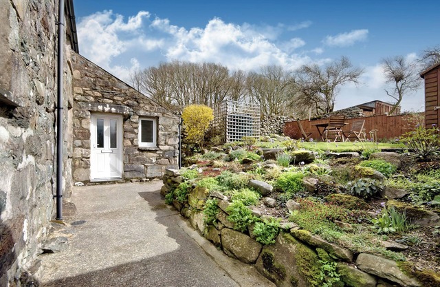 TY CAPEL JERIWSALEM, family friendly, with open fire in Trawsfynydd