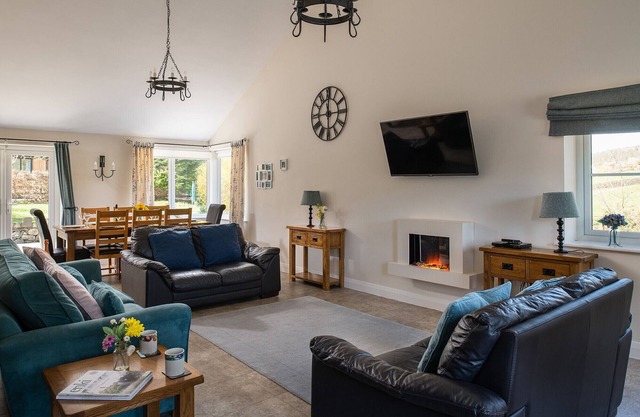 Ty r Efail - Three Bedroom Cottage, Sleeps 8