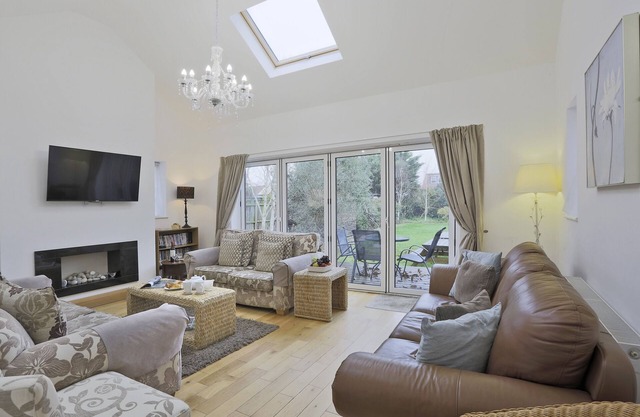 Tynewold - Five Bedroom House, Sleeps 10