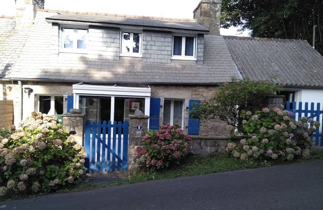 Typical Breton house 20 minutes from the Pink Granite Coast