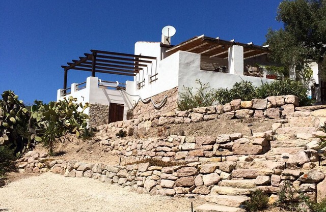 Typical St. Peter's cottage with views of countryside and sea in "Guardia Mori"