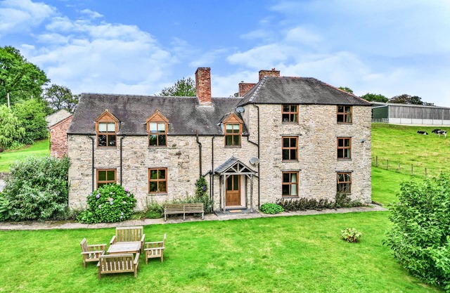 TYWYSOG, family friendly, character holiday cottage in Henllan