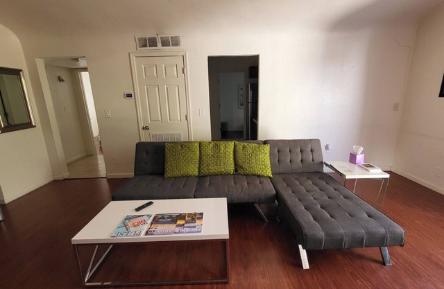 U1 - Entire 2 BR Pet-Friendly APT in DT PHX w/pkg