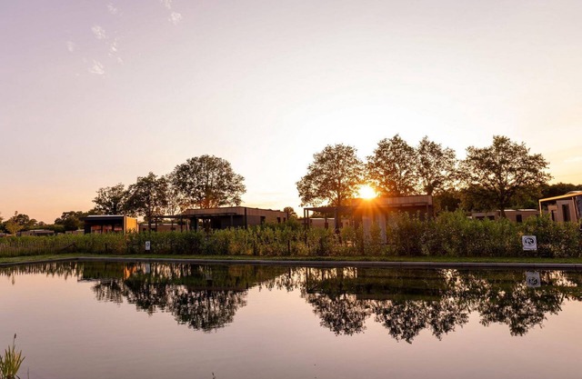 Ultimate relaxation in this wellness home by the water for 2 people