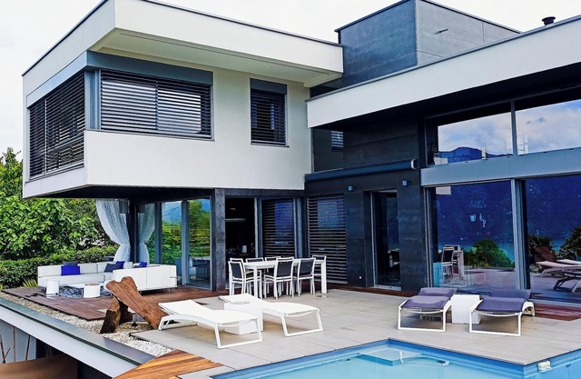 Ultra-contemporary house overlooking Lac du Bourget (seen in films.)