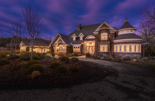 Ultra Exclusive Estate on Swan Lake