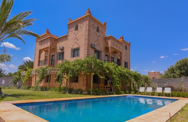 Un havre of peace. Kasbah with pool. 5 affordable rooms.