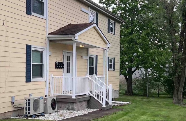 Unfurnished Remodeled apartment For Rent