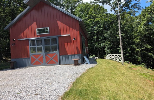 Unique 1 Bedroom Barndominium- Adults Only