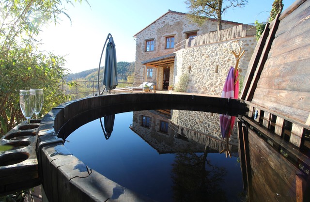 Unique 3 bedroom apartment with private hot tub at ancient Catalan hill farm