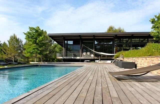 Unique and modern villa with breathtaking view on Ste Victoire