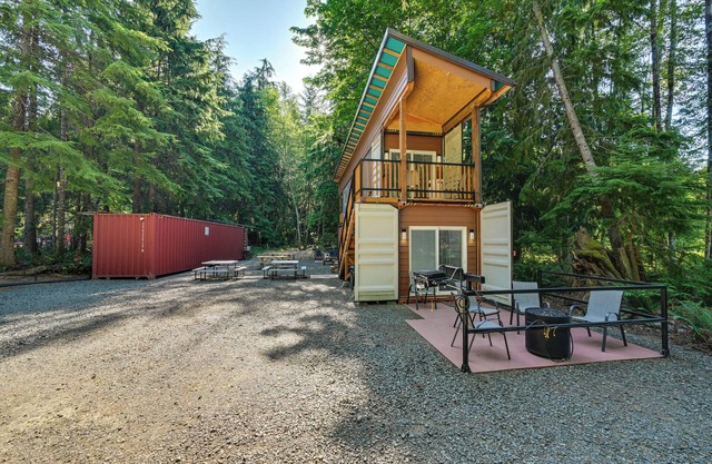 Unique Container Studio w/Deck & Fire Pit!
