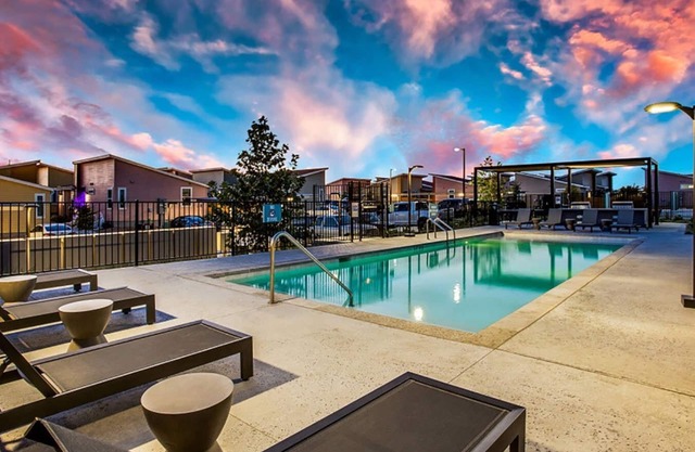Unique/Exclusive house at Kyle! 2/2 TOP location!