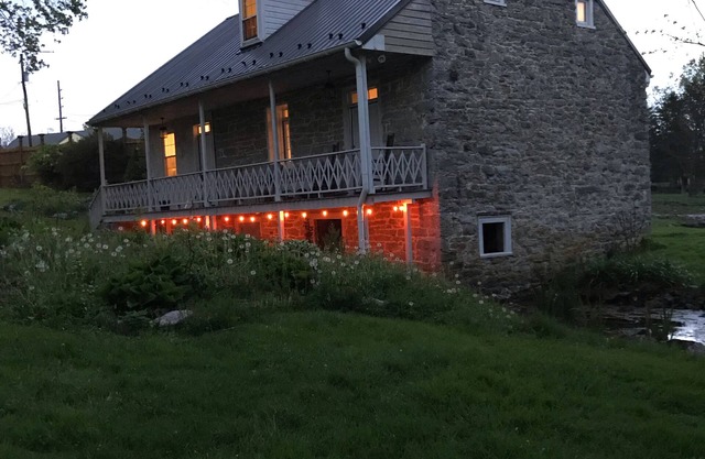 UNIQUE HISTORIC HOME - SPRINGHOUSE 1803