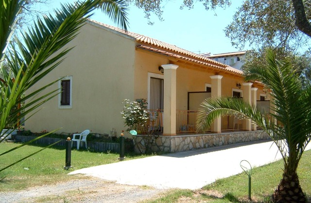 Unique located holiday apartment directly at the sea, own beach access, Wifi, Ag