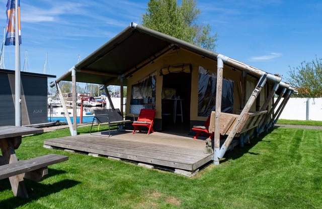 Unique safari tent for a special holiday