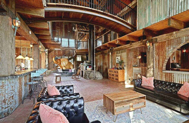 Unique Stay! Pool/Hot Tub/Game Room/Bar/Views