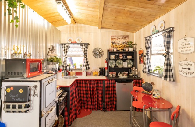 Unique Tiny House with Queen Bed and Hot Tub in country setting.