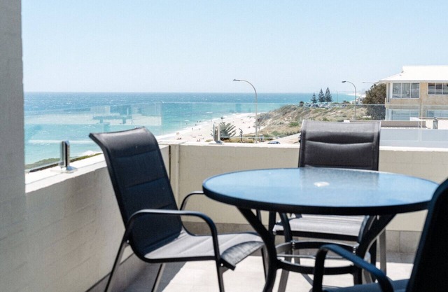 Unit 11 · Cottesloe Beach View Apartments #11